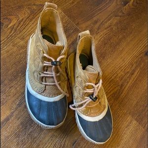 Sorel Out N About boots size 2